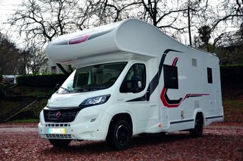 Camping-car Capucine Challenger  en location à Guimarães