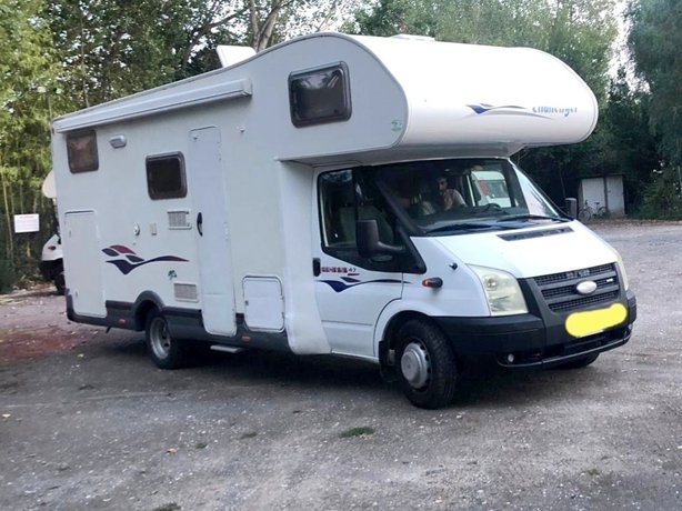 Viaggio del Camper Mansardato