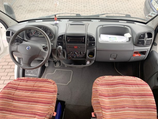 Viaggio del Camper Mansardato