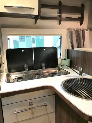 Aluguer de Autocaravana Perfilada Benimar Tessoro 463