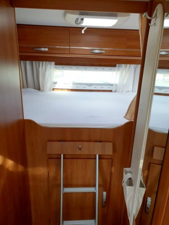 Viaggio del Camper Mansardato