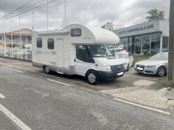 Camping-car Capucine Rimor Katamarano en location à Monte Real