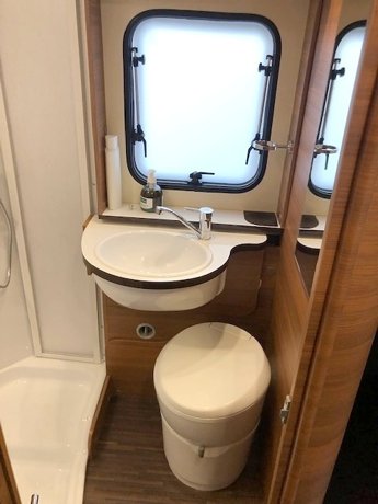 Viaggio del Camper Mansardato