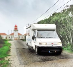 Camper Semintegrale Roller Team  condiviso a Lisboa