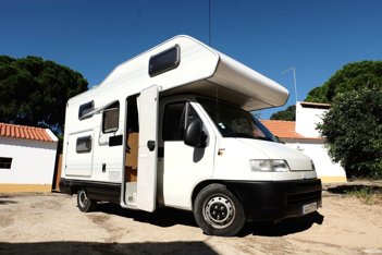 Camper Mansardato Rimor 1 condiviso a Évora