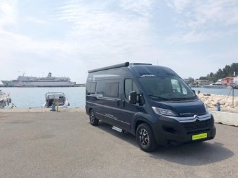 Fourgon aménagé Pössl Summit 600 Plus en location à Koropi