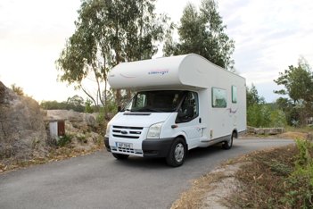 Motorhome Coachbuilt Challenger 43 For hire in Leiria