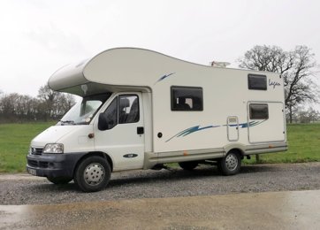 Alkoof camper Mclouis 2,3 l 130 ch Te huur in Ottonville