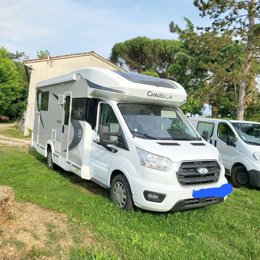 halfintegraal camper Chausson titanium 768xlb Te huur in Albias