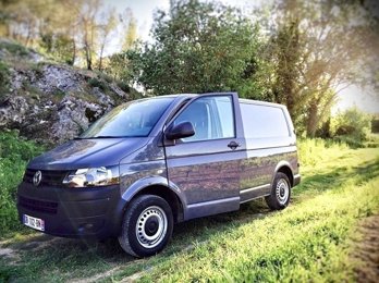 Fourgon aménagé Volkswagen T5 2,5 l 102 ch en location à Saint-Jean-De-La-Porte