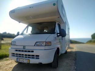 Motorhome Coachbuilt Knaus 2.8 idTD For hire in Loures