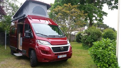 Fourgon aménagé Hymer Ayers Rock Motricité POCLAIN en location à Ladevèze-Ville
