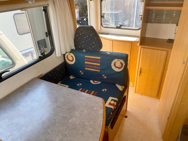 Viaggio del Camper Mansardato