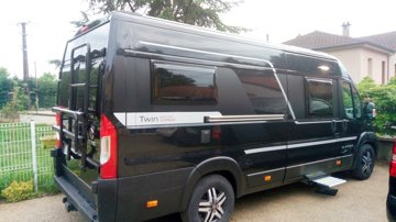 Fourgon aménagé Adria Adria twin SGX 640 suprême en location à Villebois