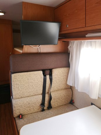 Viaggio del Camper Mansardato