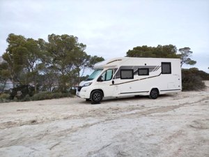 Low profile motorhome rental - Manuel