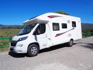 Autocaravana Perfilada P.L.A 390 em aluguer em Madrid