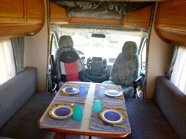 Viaggio del Camper Semintegrale