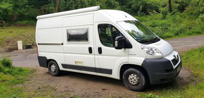 Fourgon aménagé Peugeot Boxer 2,2l 120 ch en location à Brest