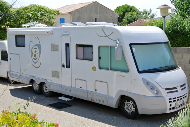 Camping Car Poids Lourd 6 Places Carte Grise Location Camping-car Intégral - Mireval - Bavaria I 8302 Lgj 2011 | Yescapa