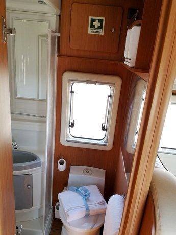 Viaggio del Camper Mansardato