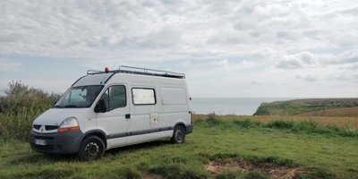 Fourgon aménagé Renault Master 2,5 l dCi 100 ch. en location à Lyon