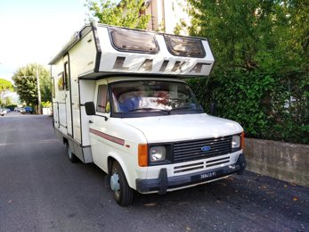 Autocaravana capucino Laika 1 Classic em aluguer em Città Di Castello