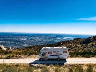 Camping-car Capucine Challenger Transit 2,4 l TDCi 140 ch. en location à Castelo Branco