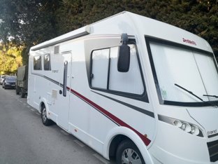 Camper Motorhome Camping-car Intégral  condiviso a Cannes
