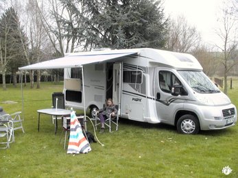 Camping-car Profilé Pilote Aventura p716 en location à Fresné La Mère