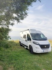 Fourgon aménagé Chausson V594 Exclusive en location à Bragança