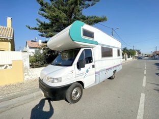 Motorhome Coachbuilt Weinsberg Meteor For hire in Quinta Do Conde