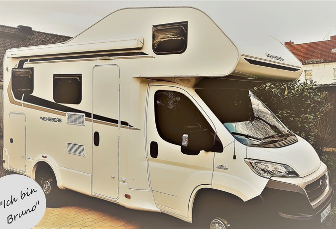 Viaggio del Camper Mansardato