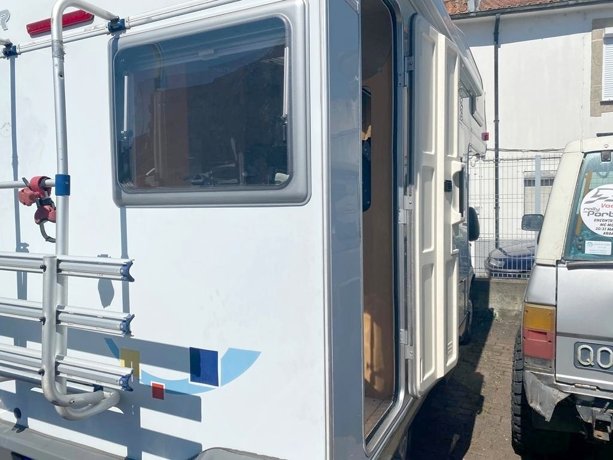 Viaggio del Camper Mansardato