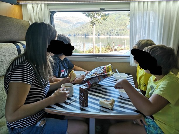 Viaggio del Camper Mansardato