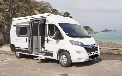 Fourgon aménagé Elios 59T en location à Cancale