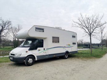 Autocaravana Capuchina Chausson 26 En alquiler en Noyal-Châtillon-Sur-Seiche