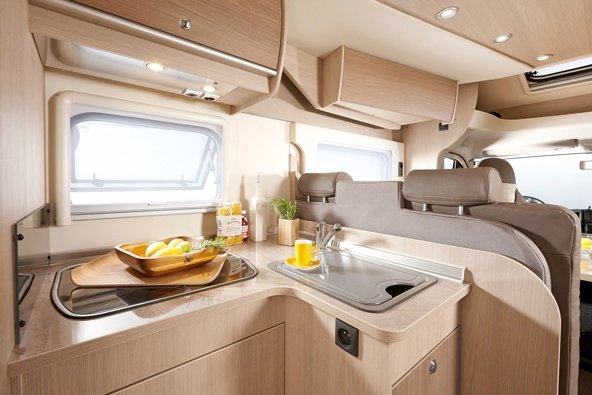 Aluguer de Autocaravana Perfilada Burstner Ixeo Time It 734