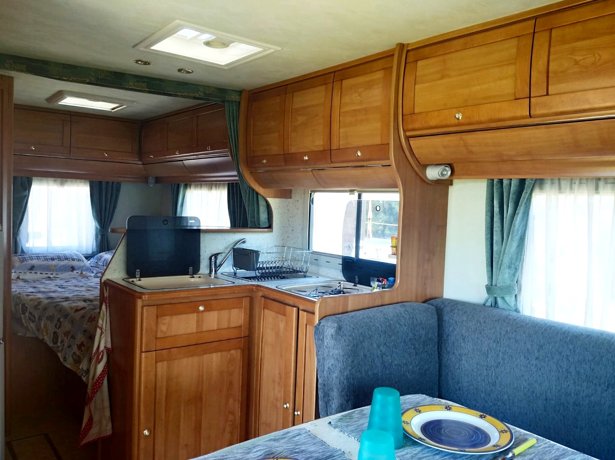 Viaggio del Camper Semintegrale