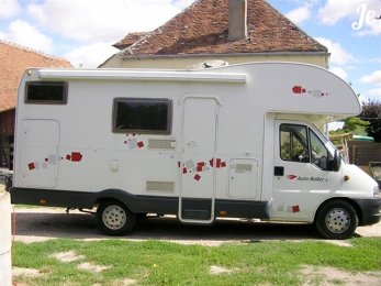 Camping-car Capucine Roller Team fiat en location à Quiers Sur Bezonde