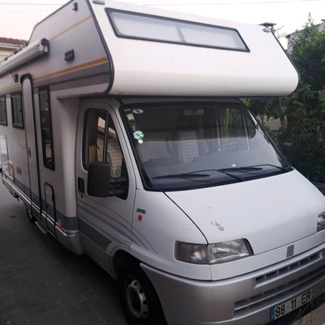 Viaggio del Camper Mansardato