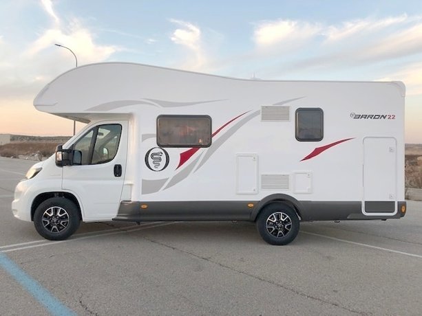 Viaggio del Camper Mansardato