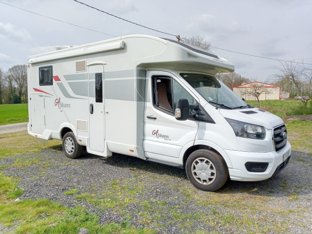 Location Van  Auray - Renault Trafic 2 l 115 ch - 55635 - Yescapa