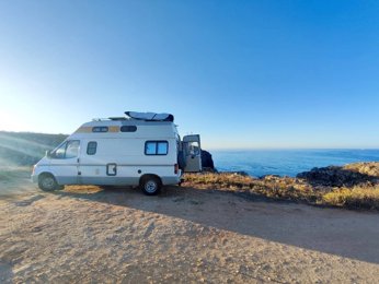 Camping-car Profilé Ford Transit 100L en location à Porto Salvo