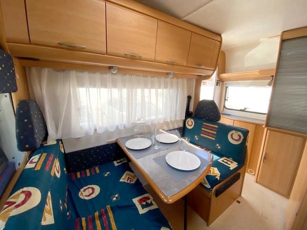 Viaggio del Camper Mansardato