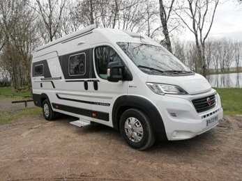 Fourgon aménagé Adria Twin en location à Saint-Martin-De-Bernegoue