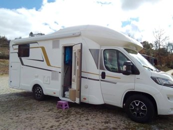Autocaravana Perfilada EURA MOBIL PRS 825 QB En alquiler en Parentis-En-Born