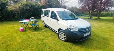 Van Renault  en location à Piedras Blancas