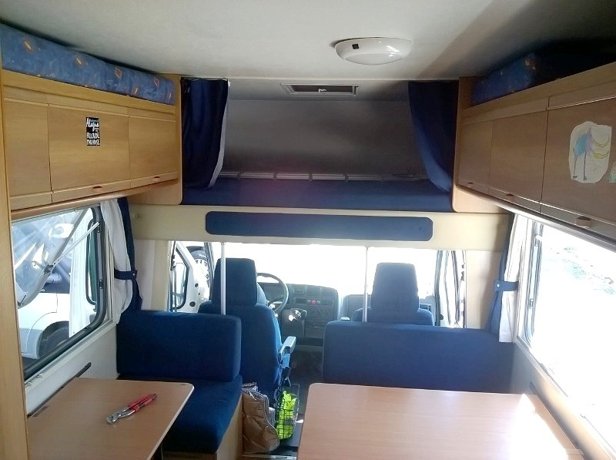 Viaggio del Camper Mansardato