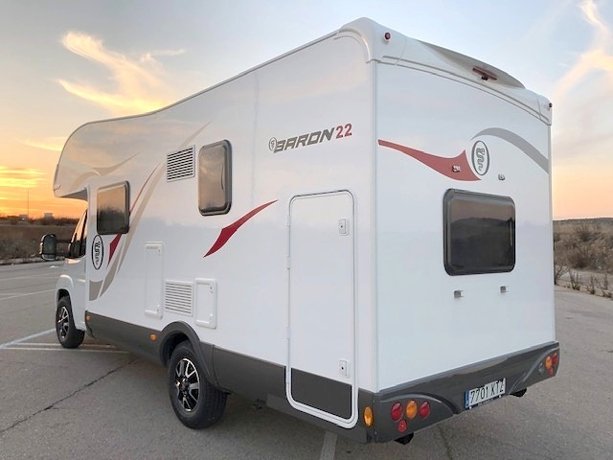 Viaggio del Camper Mansardato